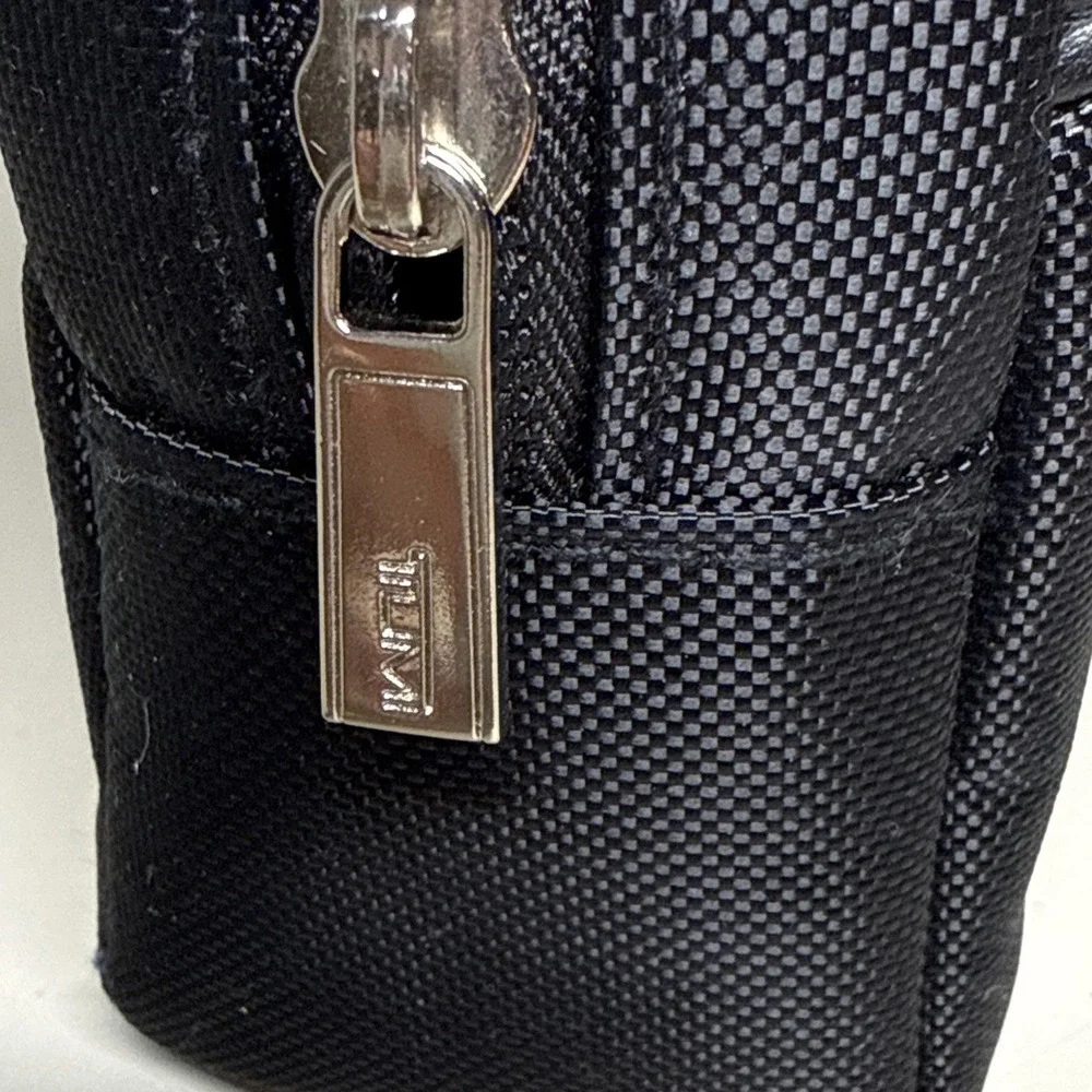 TUMI For Delta Pouch Travel Case Nylon Cosmetic Bag Empty Black 4,5